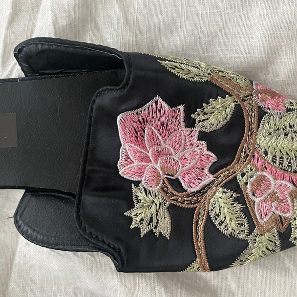 Floral Embroidered Pointed Toe Slip On Sandal Classy Flower Boho Hippie Mules - Picture 4 of 6